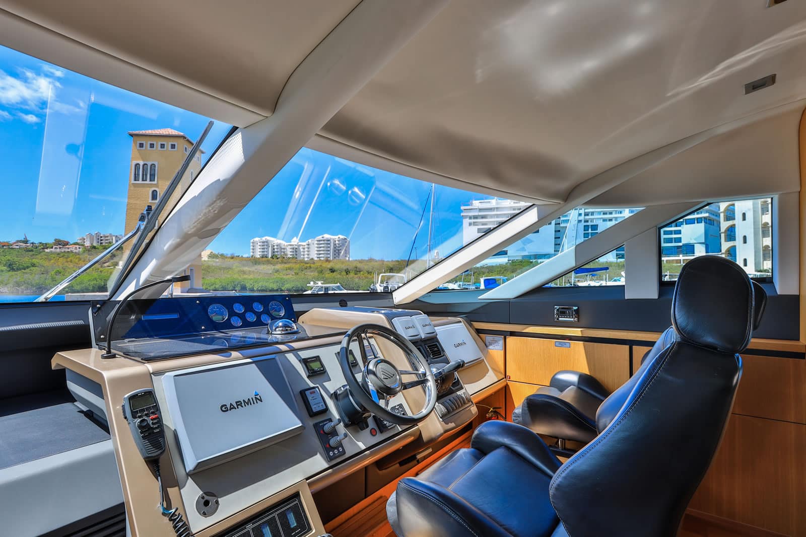 Fairline 63 FT - Captain cabin