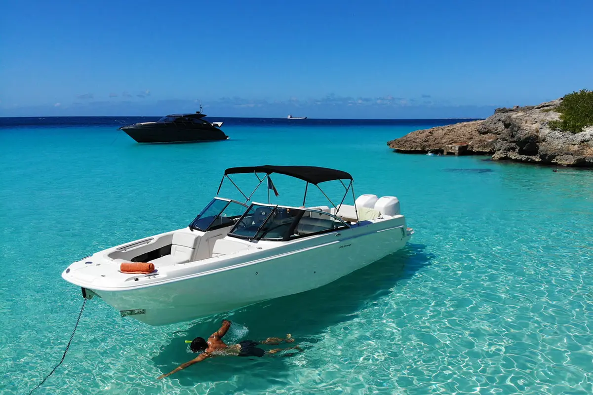 Boston Whaler specifications: U Bow, 2 x 225 hp Mercury, Comfortable & Spacious, Unsinkable, Maximum 10 Guests , Renowned for is solidity, Fresh water shower, Sun Bath