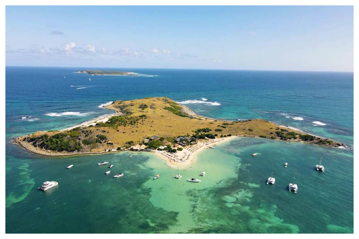 Pinel island, turquoise water, white sand, stunning view, carribean sea